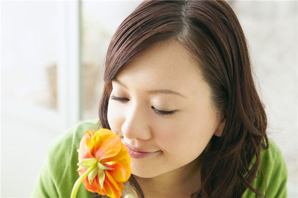 女性引起月經(jīng)不調(diào)的原因_中醫(yī)如何緩解月經(jīng)不調(diào)