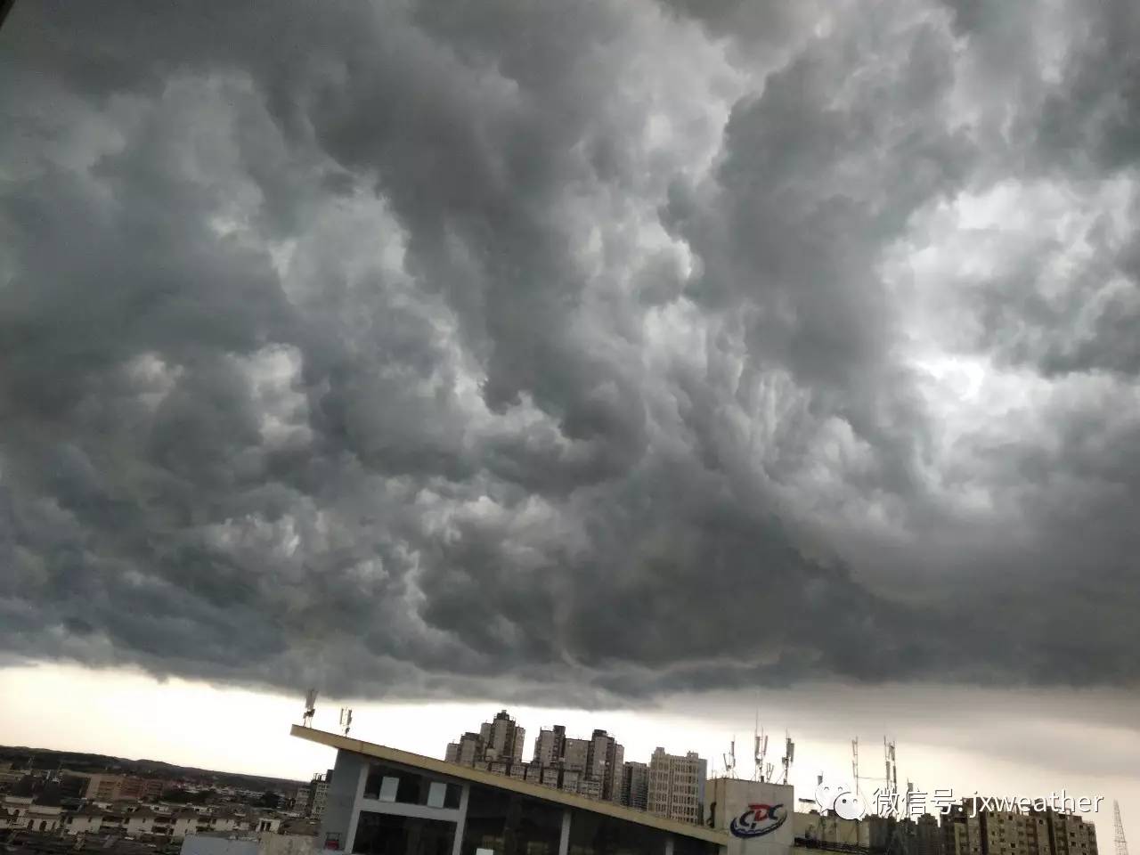17日晚起四川將迎明顯降雨天氣過(guò)程 10市中到大雨
