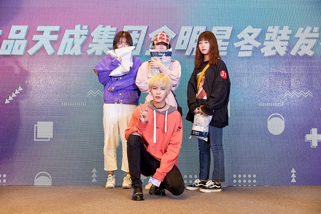李希侃現(xiàn)場互動照片2.jpg