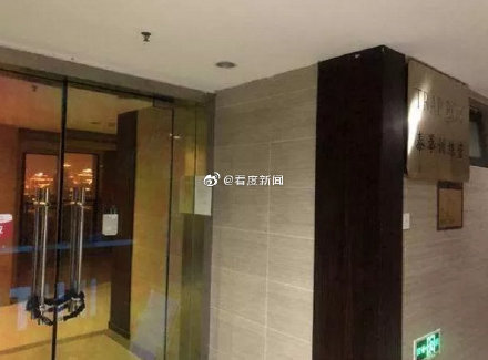 大學(xué)生被金腰帶拳手KO后去世 僅受過1月余訓(xùn)練 大學(xué)生被金腰帶拳手KO后去世 僅受過1月余訓(xùn)練