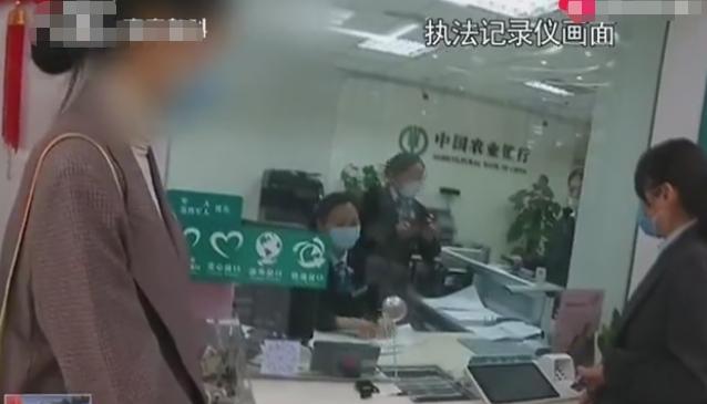 丈夫愛面子偽造1300萬元銀行存單 妻子取錢時(shí)賬戶只有100當(dāng)場傻眼了