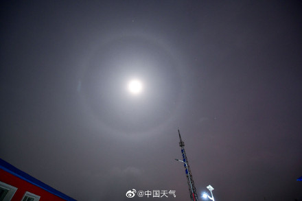 內(nèi)蒙古博克圖出現(xiàn)月暈奇觀 內(nèi)蒙古博克圖出現(xiàn)月暈奇觀