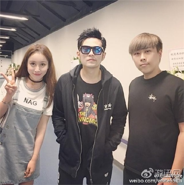 《LOL》主播55開(kāi)曬與周杰倫合照 沒(méi)有對(duì)比就沒(méi)有傷害