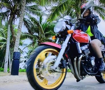 神犬小七第二季歐葉騎的什么摩托車 本田cb400報(bào)價(jià)及性能介紹