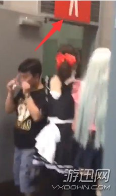 盤點CJ展會ShowGirl的窘迫瞬間!妹子,這兒不能摳腳