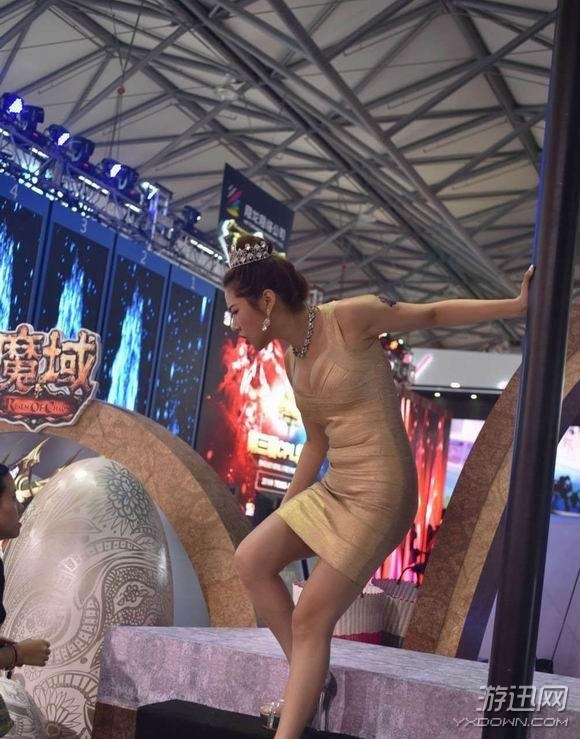 盤點(diǎn)CJ展會(huì)ShowGirl的窘迫瞬間!妹子,這兒不能摳腳