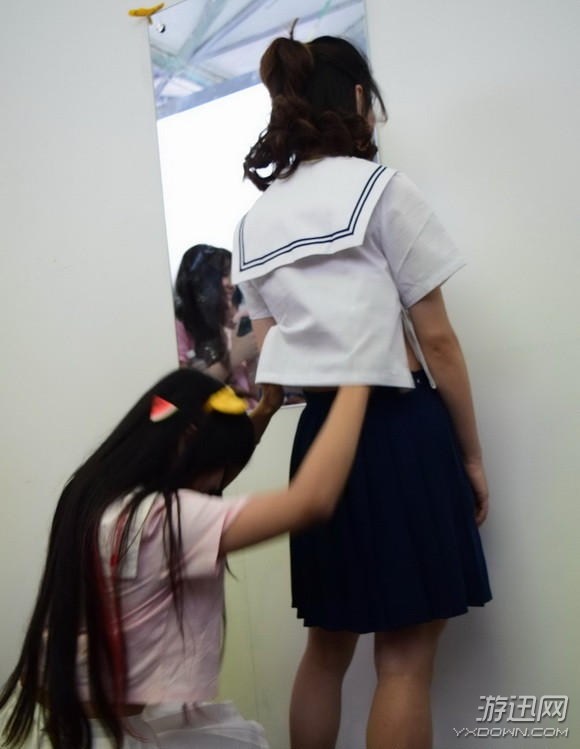 葛優(yōu)躺果然很舒服 盤點那些CJ展會女神的奇葩姿勢(圖)