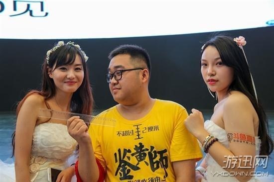 鑒黃師現(xiàn)身CJ貼身測ShowGirl著裝 可惜并非唐馬儒(圖) 鑒黃師現(xiàn)身CJ貼身測ShowGirl著裝 可惜并非唐馬儒(圖)