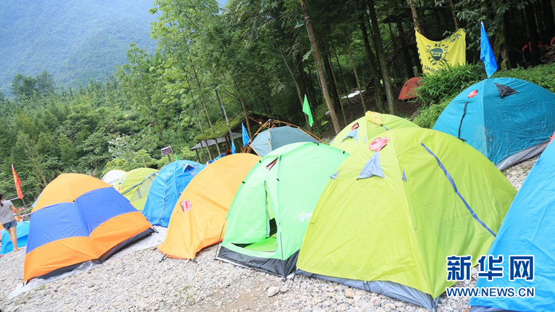 相聚崇州雞冠山 搭帳篷賞星空開篝火晚會嗨到不行